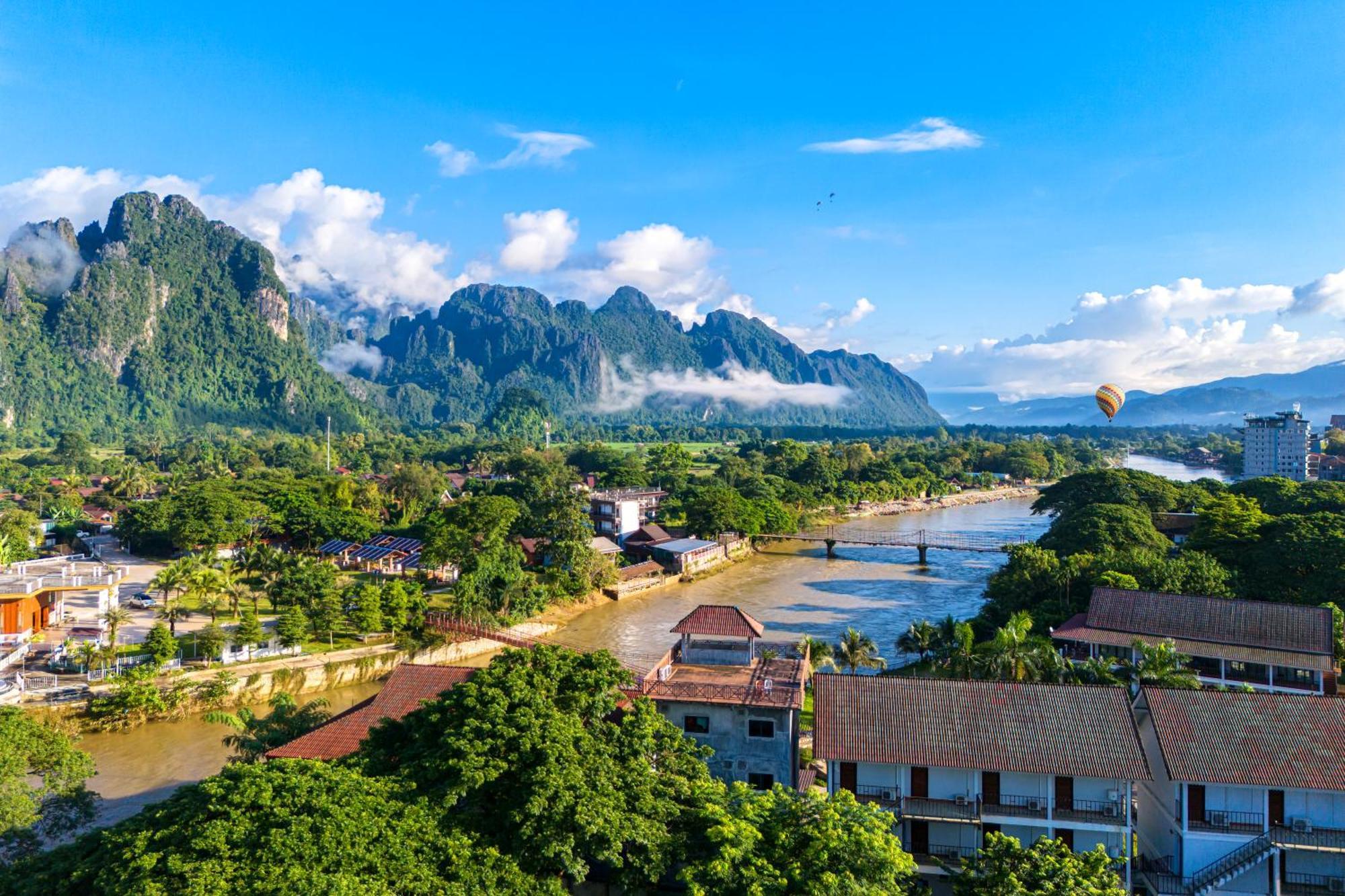 Lisha The Grand Riverside Hotel Vang Vieng Exterior foto