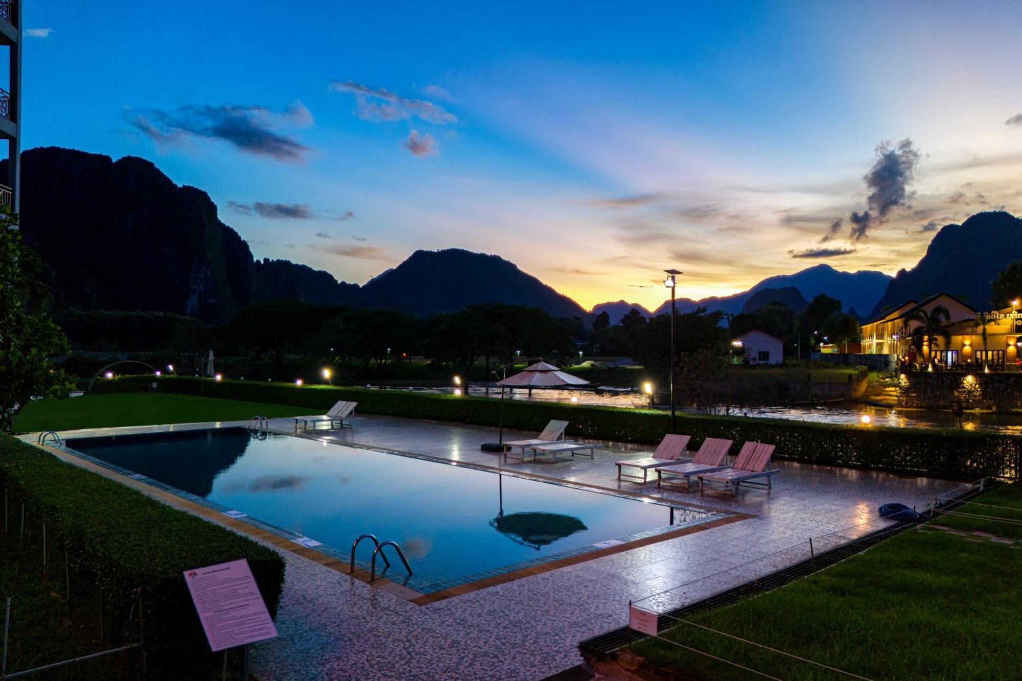 Lisha The Grand Riverside Hotel Vang Vieng Exterior foto
