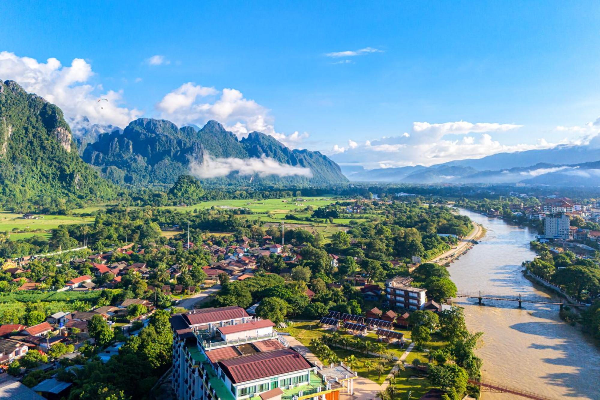 Lisha The Grand Riverside Hotel Vang Vieng Exterior foto